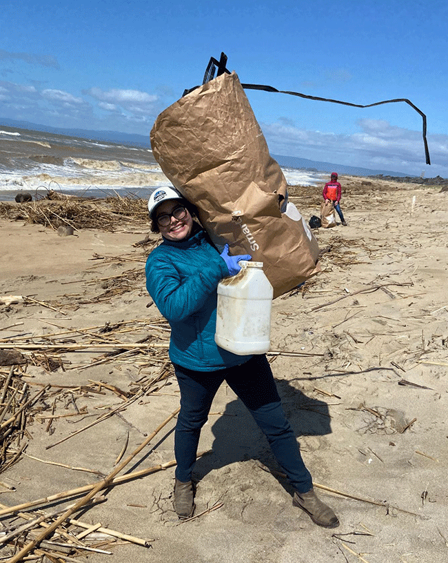 Citizen scientists involved in beach cleanups play a major role in preventing marine debris from being transported from the beach to the sanctuary. Photo: Karen Grimmer/NOAA